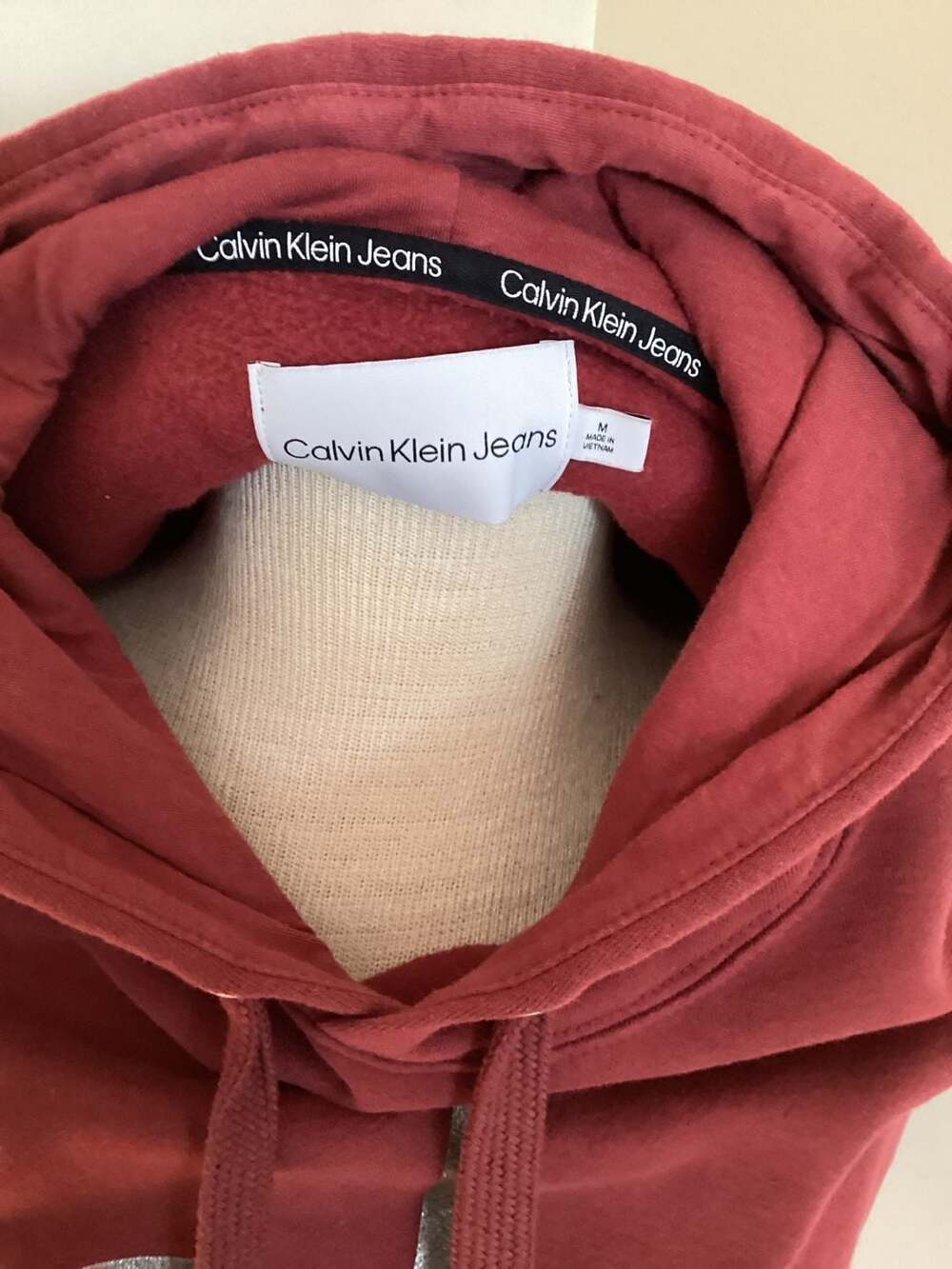 Calvin Klein Jeans Women's Red Sequin Monogram Logo Cropped Hoodie Size M - Picture 3 of 3